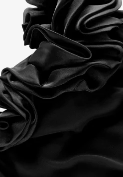 Johanna Toftby x Cellbes Asymmetrisk cocktailklänning med volang Hot