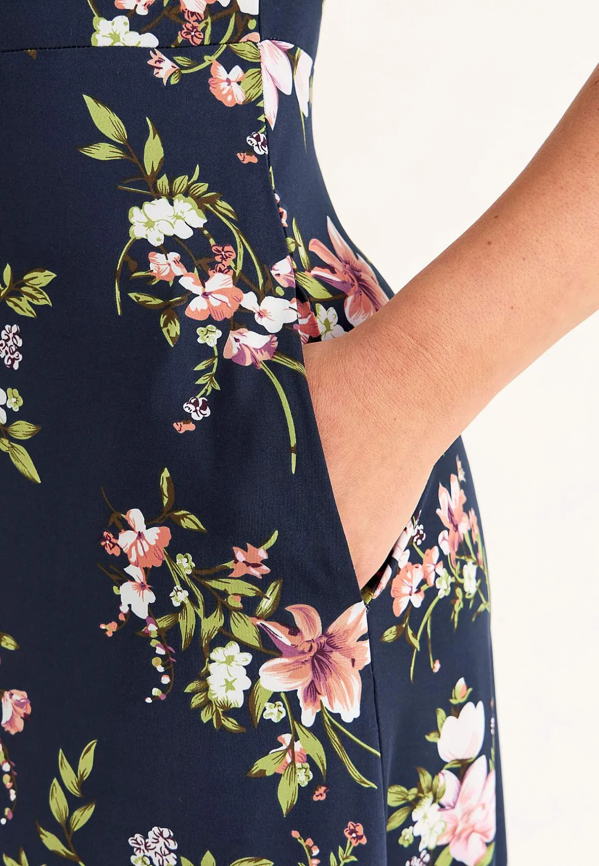 Cellbes of Sweden Blommönstrad trikåklänning Outlet