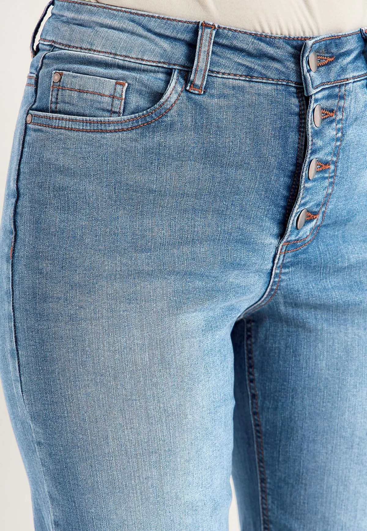 Cellbes of Sweden Caprijeans med knappgylf Mellanblå / Denim New