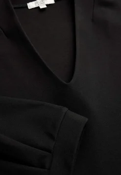 Cellbes of Sweden Elegant, v-ringad trikåklänning Lisa Svart Online