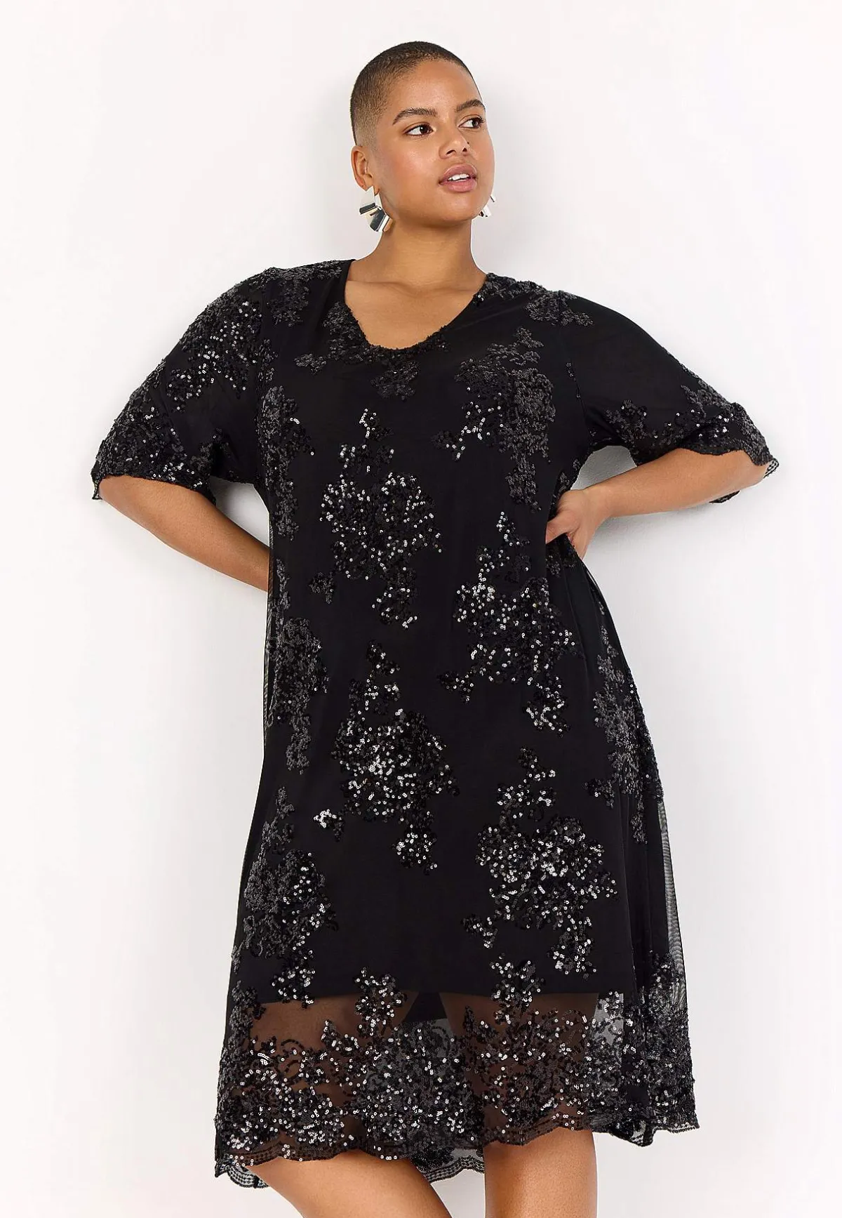Wasabiconcept Festklänning med spets och pärlbroderi Svart Clearance