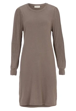 Freequent Finstickad klänning med plisserade ärmar Nougat Sale