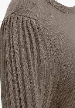 Freequent Finstickad klänning med plisserade ärmar Nougat Sale