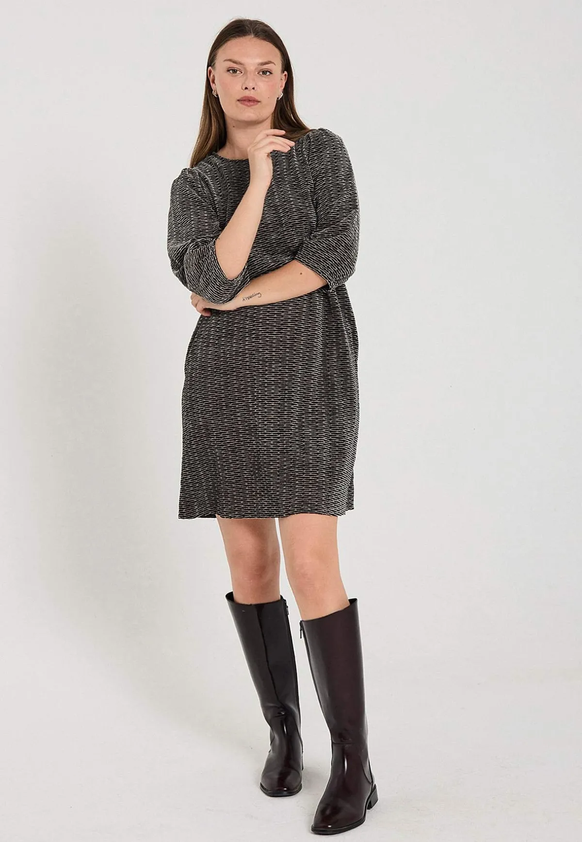 Freequent Jacquardvävd klänning med fickor Svart / Mönstrad Hot