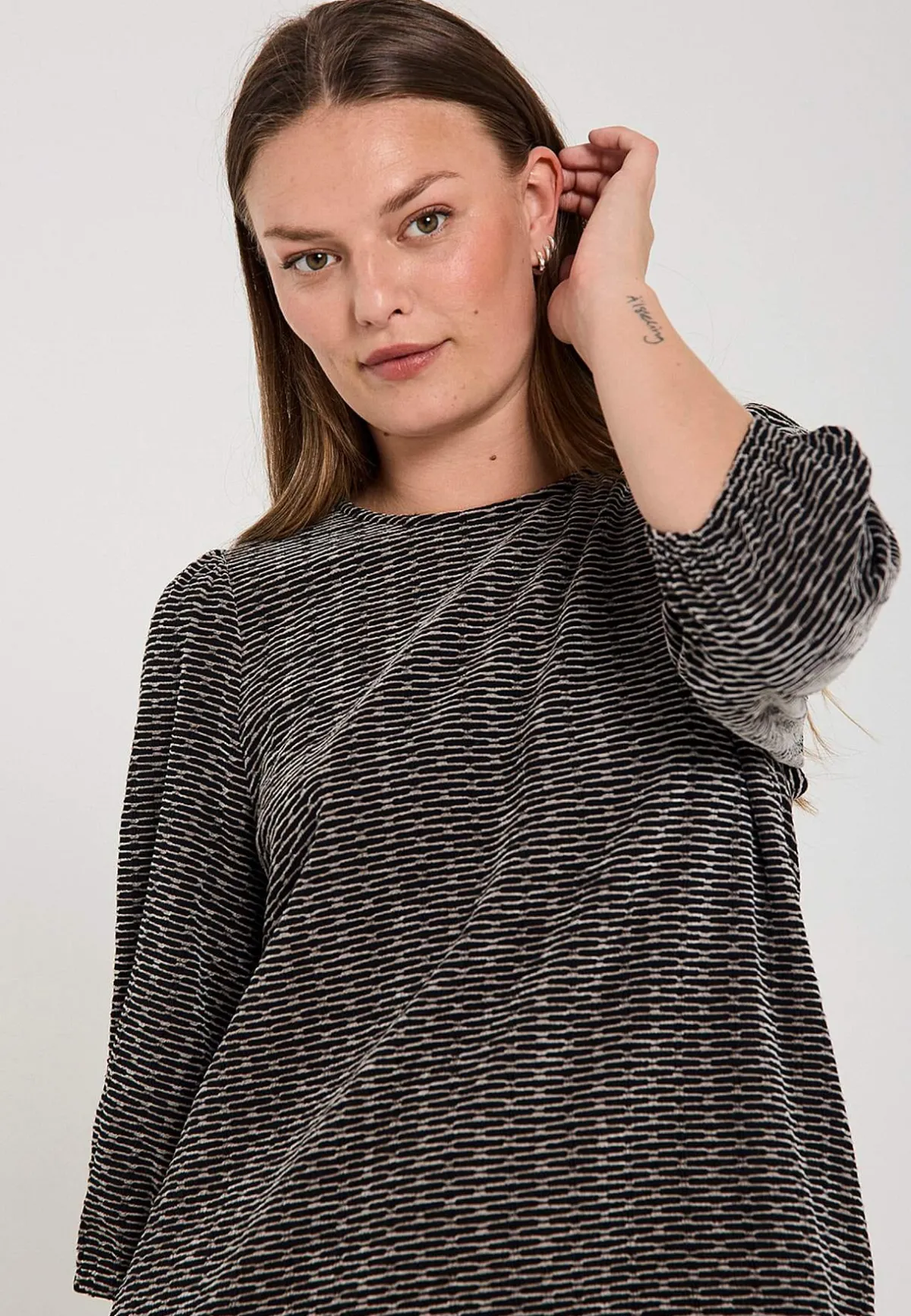 Freequent Jacquardvävd klänning med fickor Svart / Mönstrad Hot