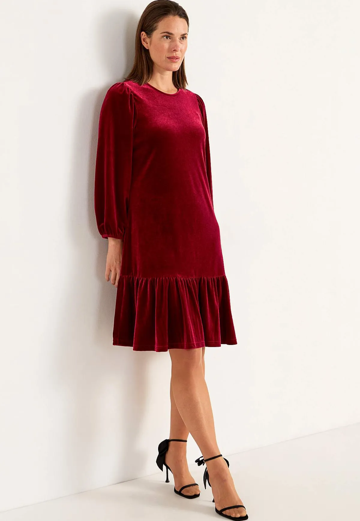 Johanna Toftby x Cellbes Klänning i velour med volang Sale