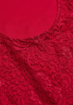 Cellbes of Sweden Kort spetsklänning Röd Clearance