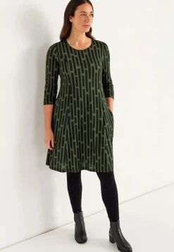 Cellbes of Sweden Mönstrad trikåklänning med fickor Hot