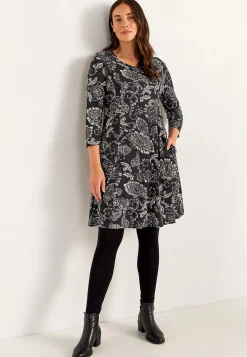 Cellbes of Sweden Mönstrad trikåklänning med fickor Svart / Paisley