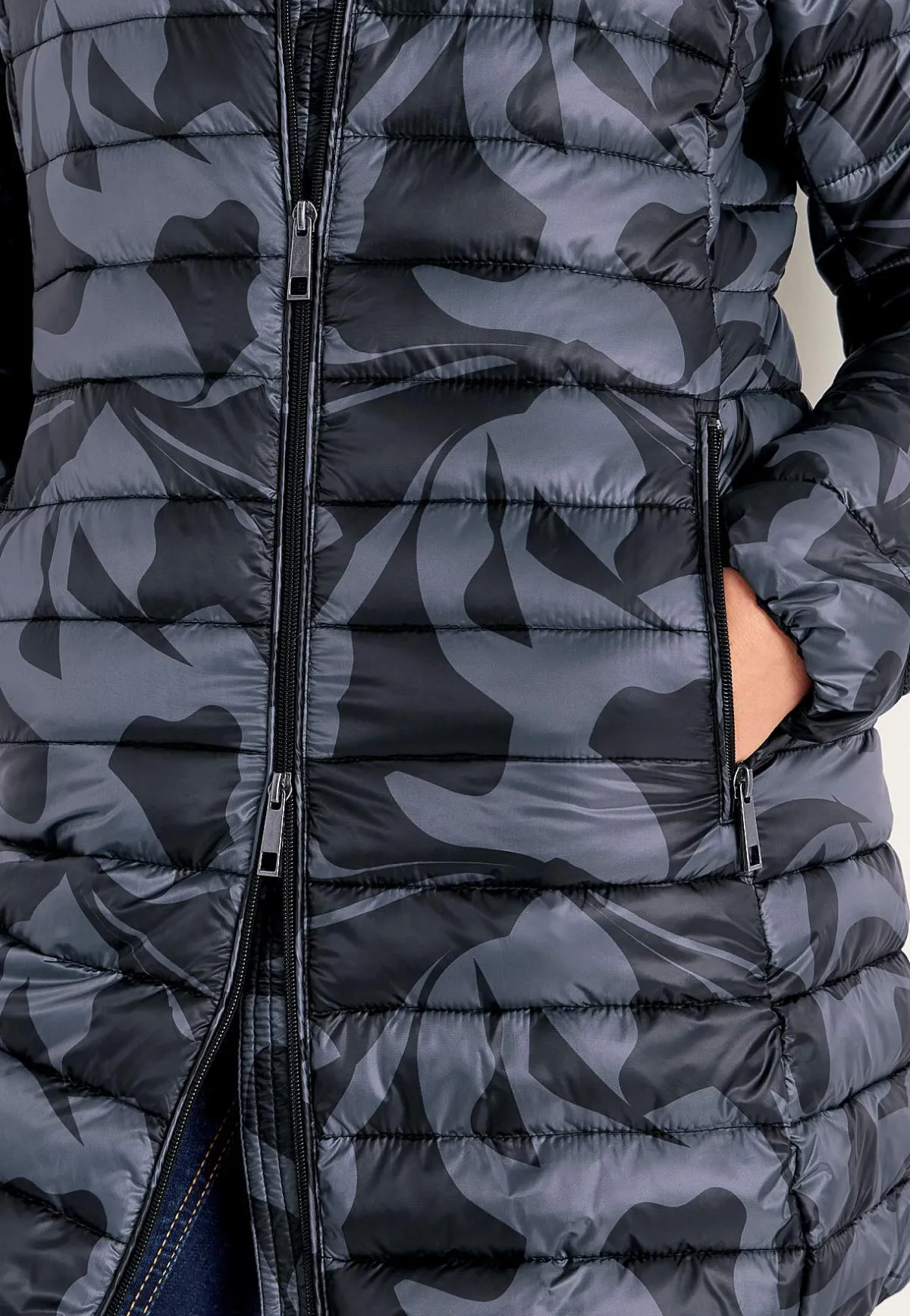 Cellbes of Sweden Quiltad, mönstrad lättviktsjacka Svart / Mönstrad