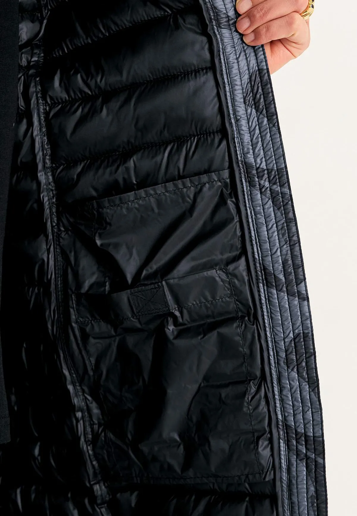 Cellbes of Sweden Quiltad, mönstrad lättviktsjacka Svart / Mönstrad