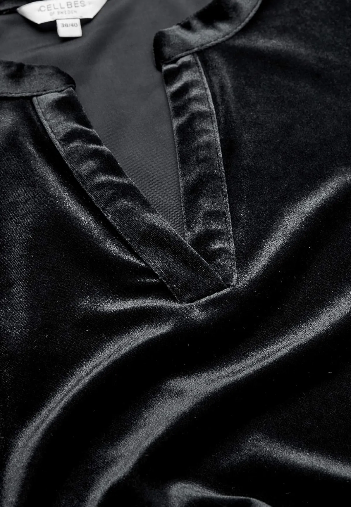 Cellbes of Sweden Sammetsklänning med volang Svart Discount