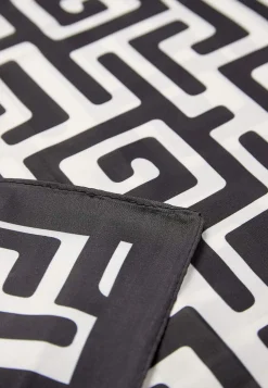 Soyaconcept Scarf i mönstrad satäng Beige / Mönstrad Sale