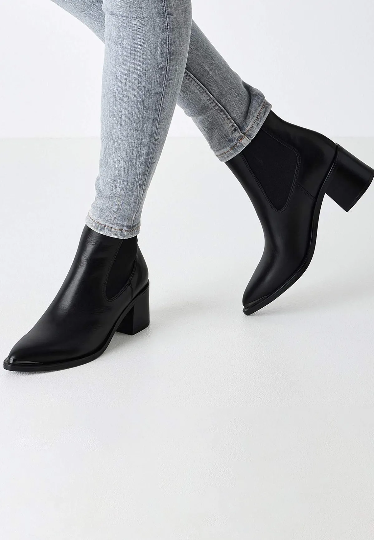 Tamaris Skinnstövlett med spetsig tå Svart Clearance