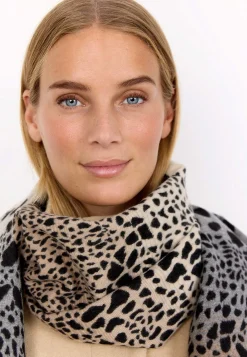 Soyaconcept Stickad scarf med franskant Svart / Mönstrad Online