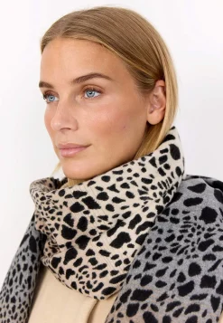 Soyaconcept Stickad scarf med franskant Svart / Mönstrad Online