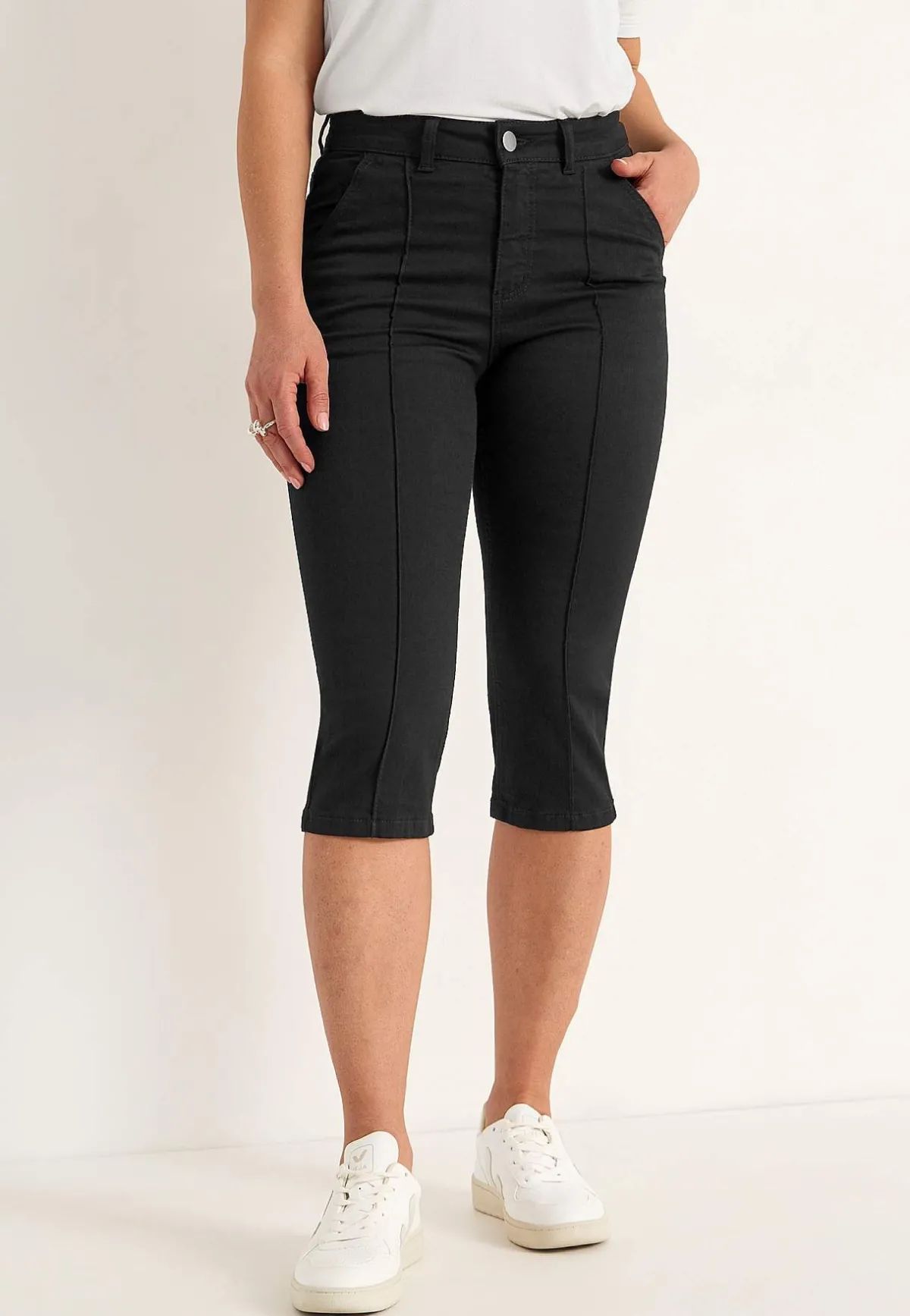 Cellbes of Sweden Stretchiga caprijeans med sytt pressveck