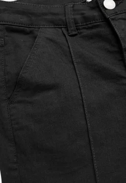 Cellbes of Sweden Stretchiga caprijeans med sytt pressveck