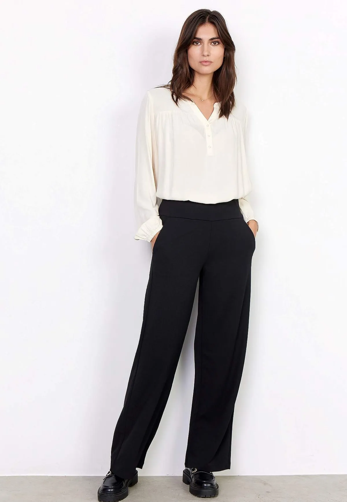 Soyaconcept Trikåbyxa med vida ben Siham Svart