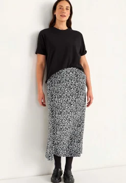 Cellbes of Sweden Utsvängd trikåkjol med fickor New