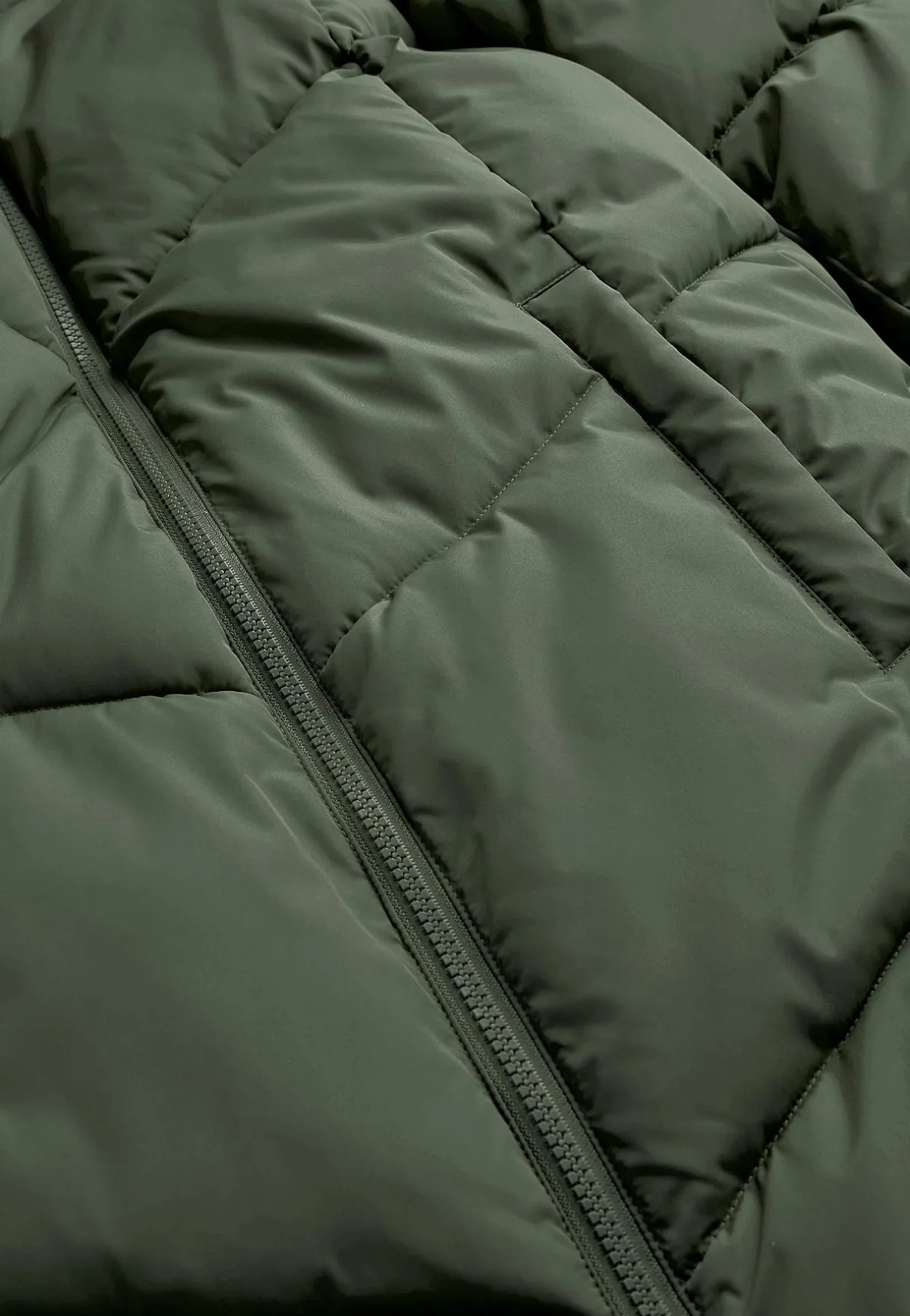 Cellbes of Sweden Varm jacka med fluffig vaddering Mörkgrön Hot