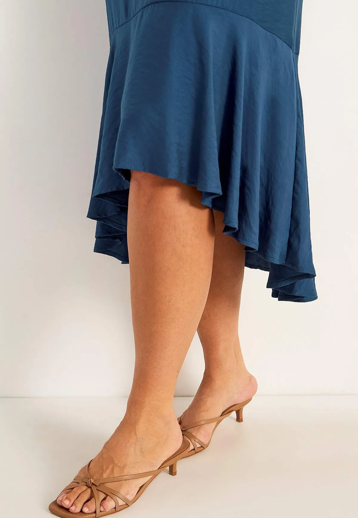 Cellbes of Sweden Volangklänning med fjärilsärmar Mörkblå Discount